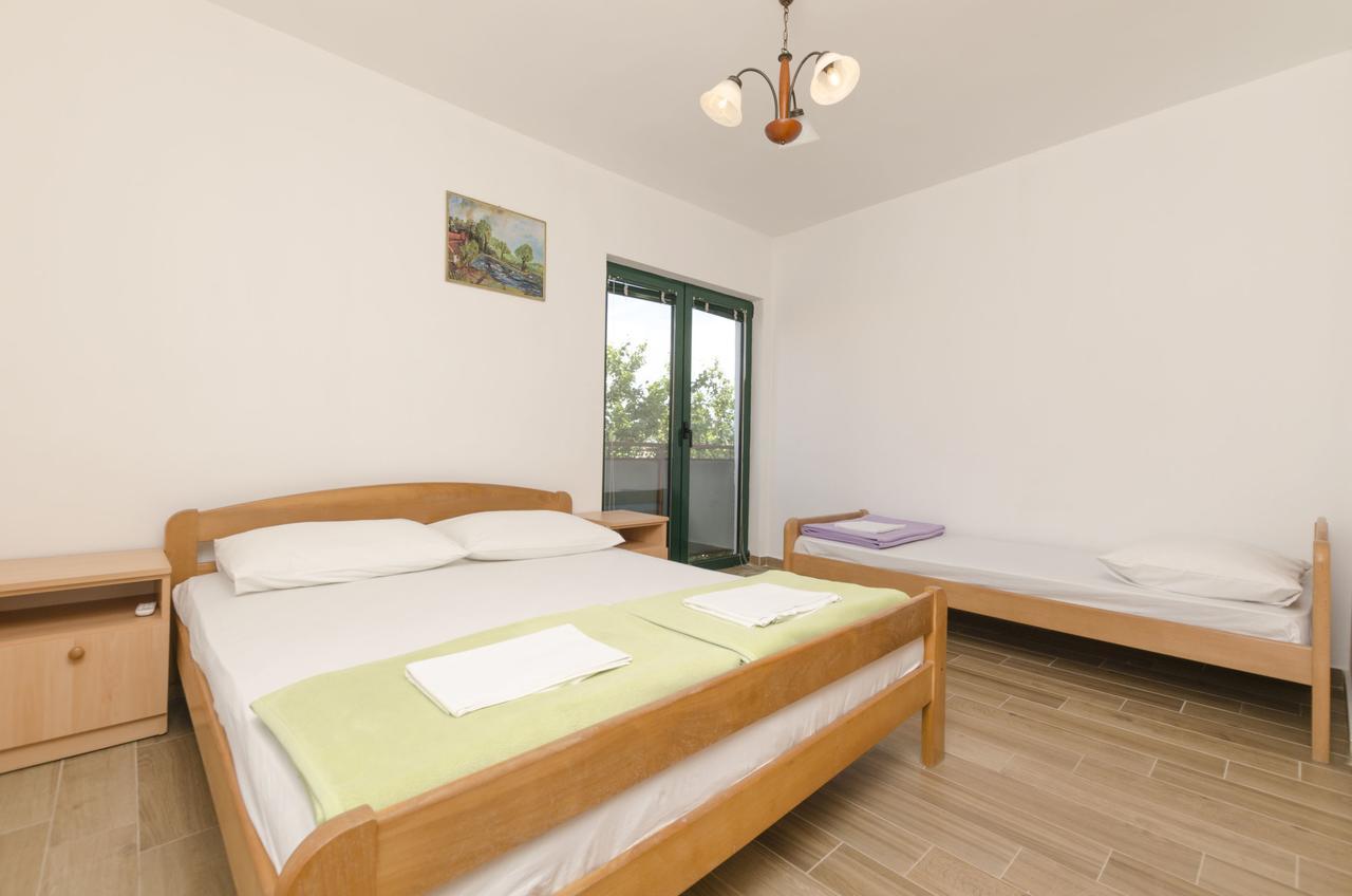 Apartments Mirko Primosten Exterior photo