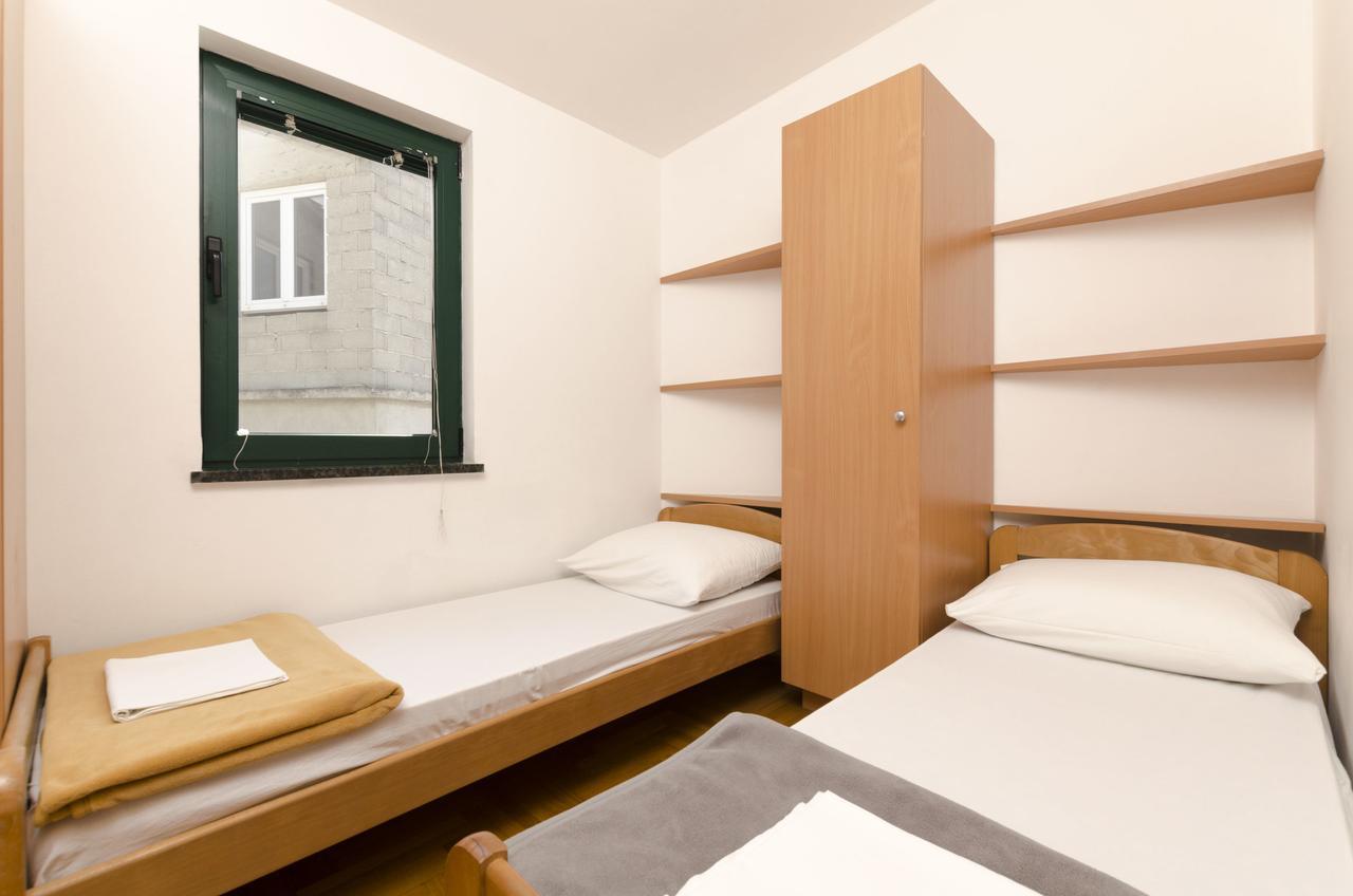 Apartments Mirko Primosten Exterior photo
